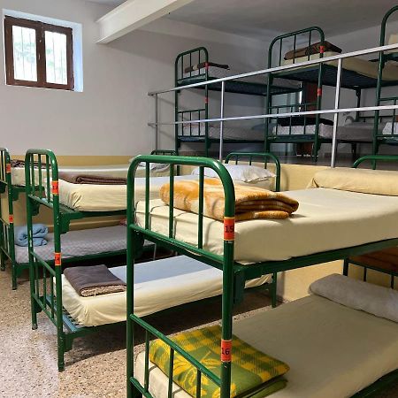 Albergue Municipal Hostel Сан Мартин дел Камино Екстериор снимка