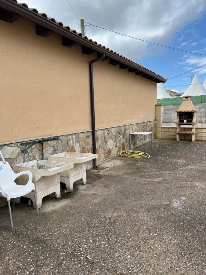 Albergue Municipal Hostel Сан Мартин дел Камино Екстериор снимка