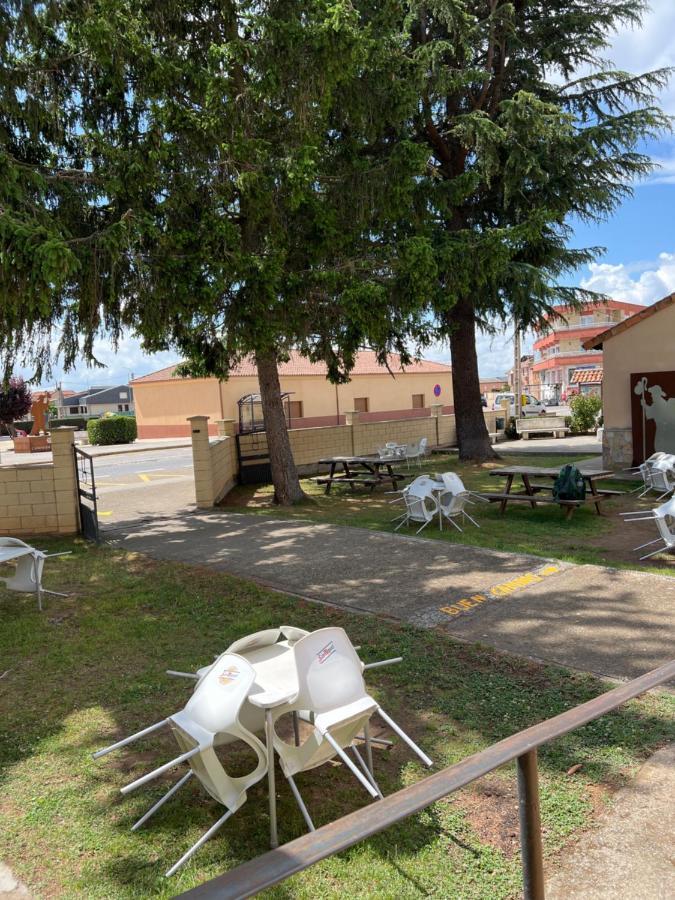 Albergue Municipal Hostel Сан Мартин дел Камино Екстериор снимка