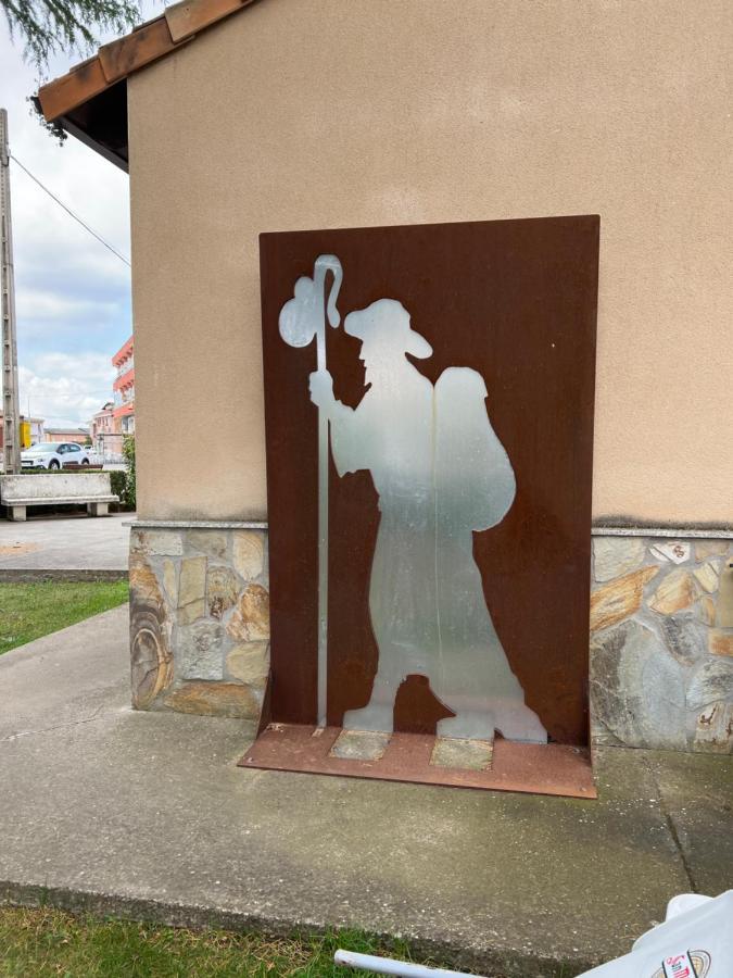 Albergue Municipal Hostel Сан Мартин дел Камино Екстериор снимка